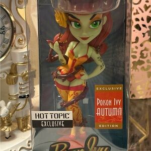 NIB DC BOMBSHELLS HOT TOPIC POISON IVY AUTUMN EDITION VINYL FIGURE CRYPTOZOIC